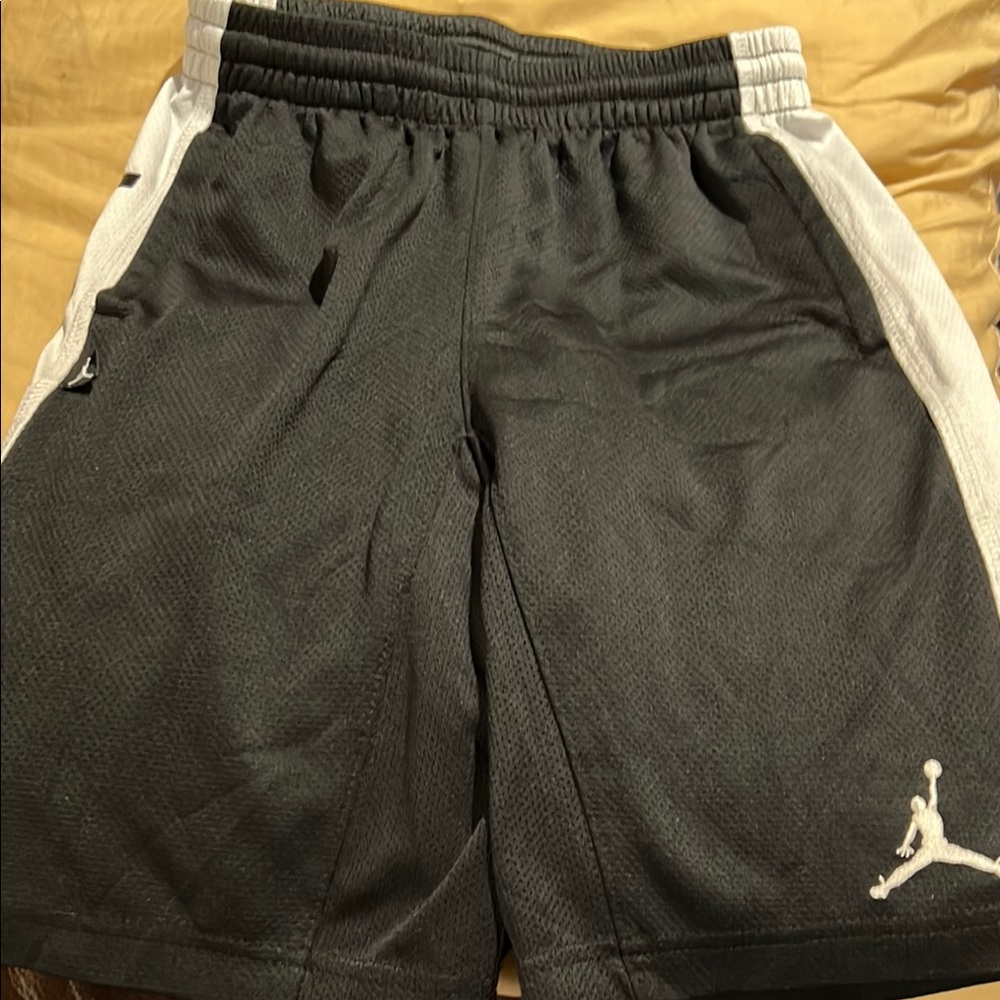 Jordan Boys size Medium 10-12 yrs Black and White Athletic Shorts